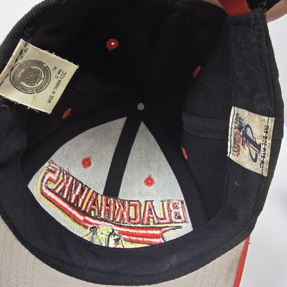 Vintage 90’s Logo Athletic Chicago Blackhawks NHL Big Spellout And Logo - Picture 8 of 11